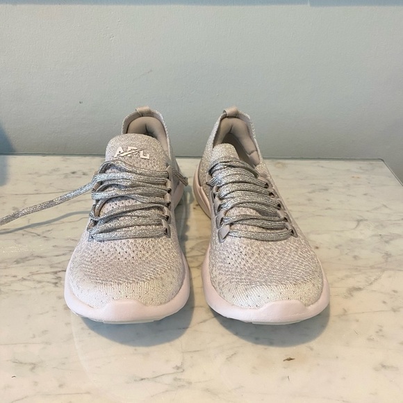 NEW APL TechLoom Breeze Shimmer Sneakers Size 5.5 - Picture 3 of 5
